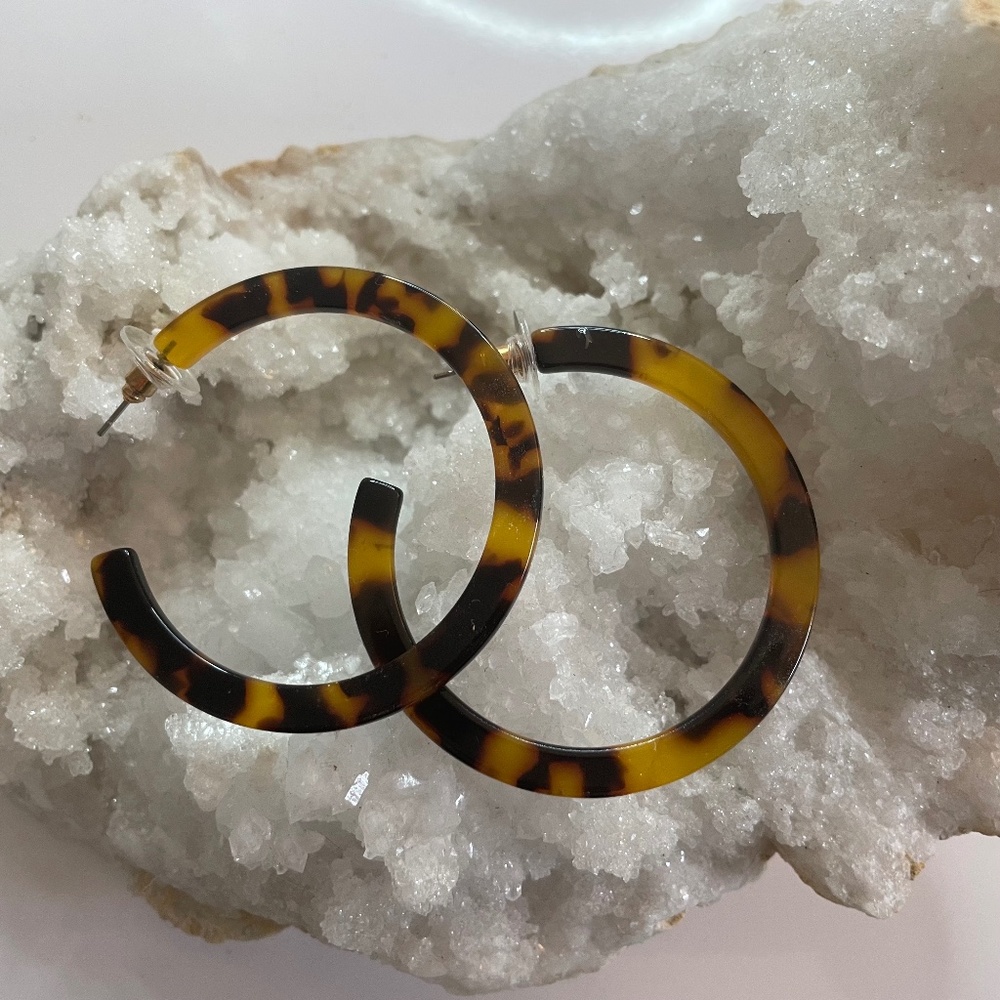NEW 2 Inch Tortoise Design Open Hoop Earrings